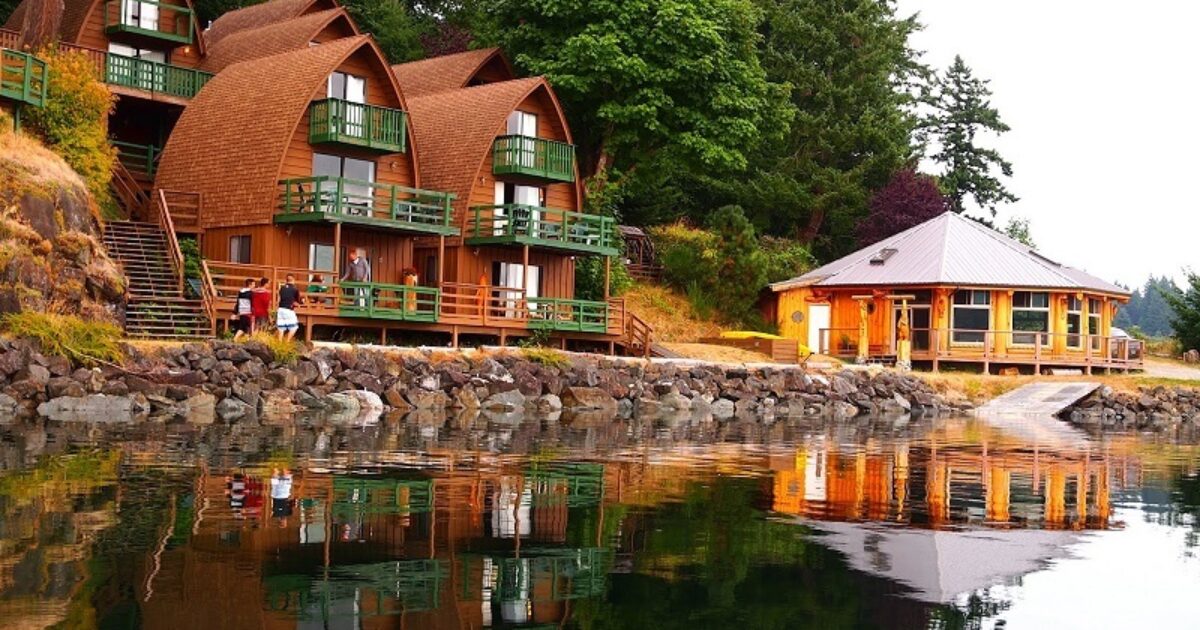 Waterfront resort, Quadra Island | Unique Properties